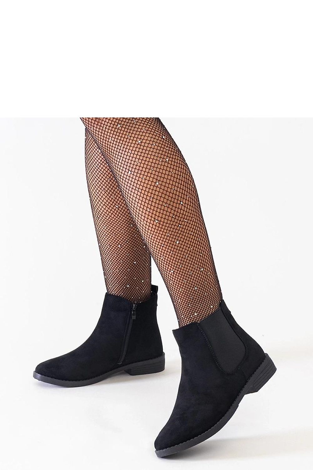 Stylish Solea black ankle boots with elastic inserts, ideal for autumn and winter fashion.