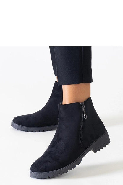 Comfortable insulated eco-suede brown ankle boots from Solea with a stylish zipper closure, ideal for chilly weather.