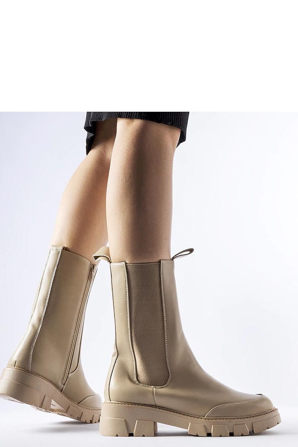 Luxurious beige insulated Morbello boots by Solea with round toe and side zipper, ideal for stylish elegance in cold weather.