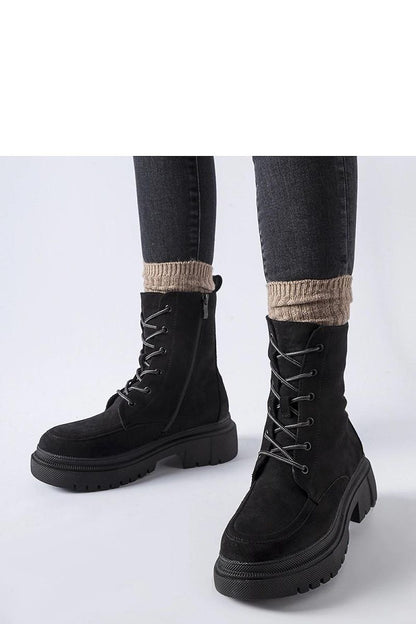 Close-up of Solea eco leather trapery boots featuring intricate design and durable construction, perfect for cold weather.