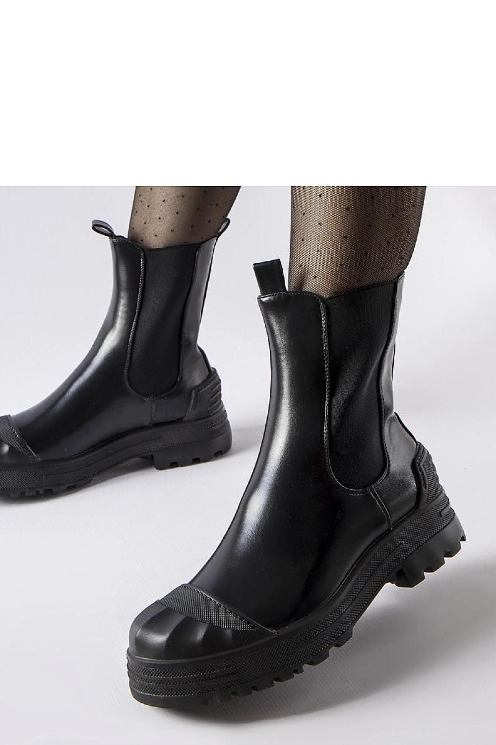 Solea's sophisticated black insulated ankle boots, designed for warmth and stability, featuring a round toe and flat sole for versatile wear.