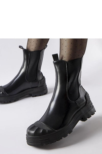 Solea's sophisticated black insulated ankle boots, designed for warmth and stability, featuring a round toe and flat sole for versatile wear.