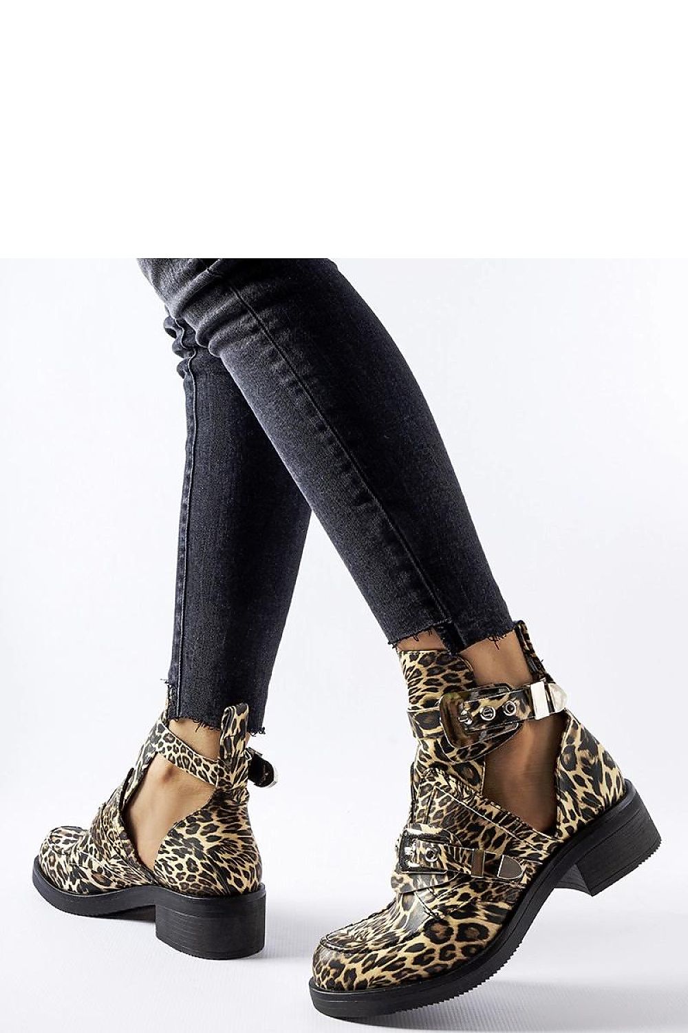 Chic Solea Sperone ankle boots showcasing a bold leopard pattern, distinguished by their durable rubber sole and 4 cm heel height for sophisticated appearance.