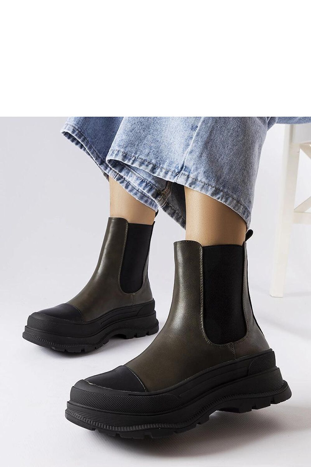 Solea green platform ankle boots Bellucci styled with autumn outfits, showcasing versatility and comfort for women's fashion.