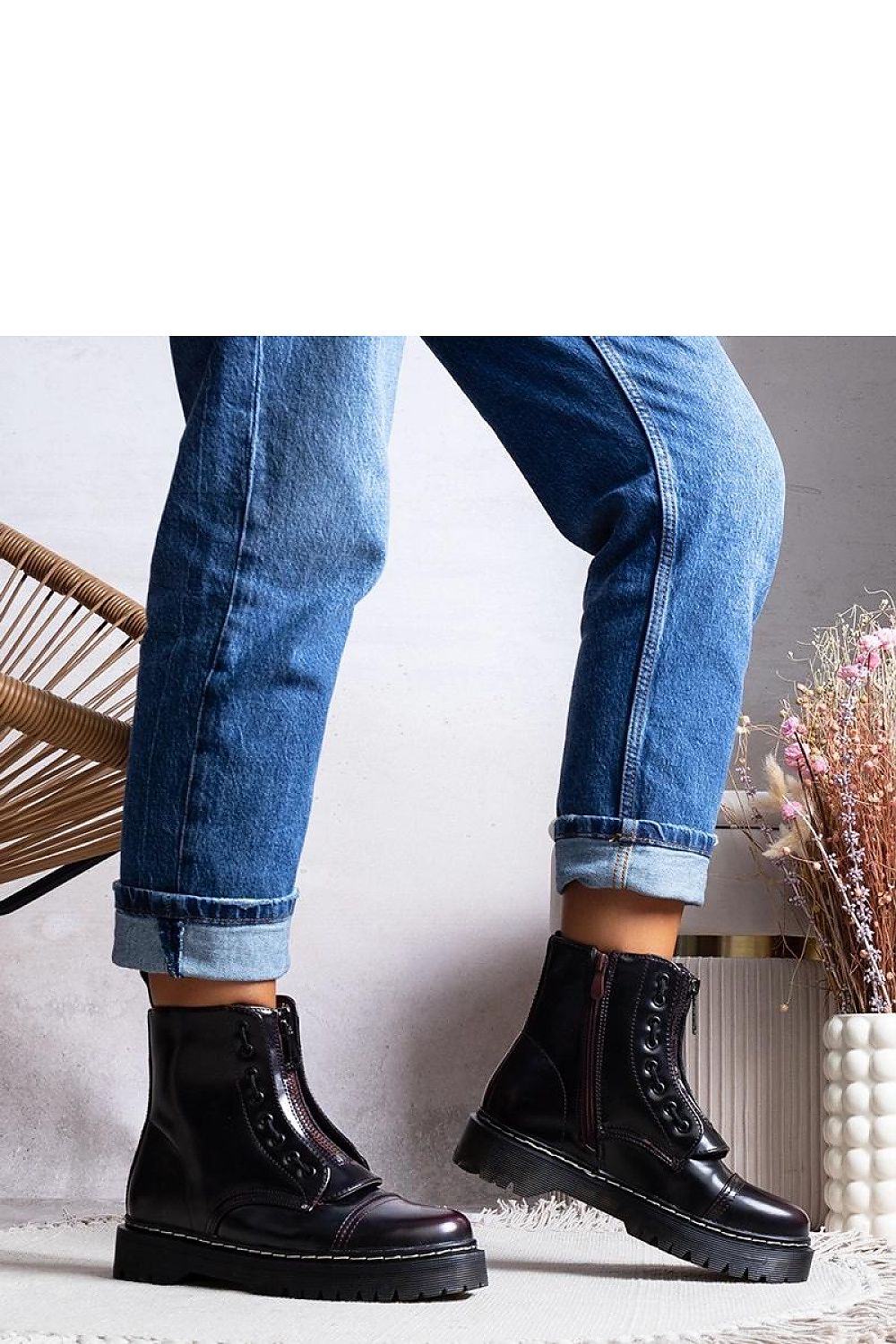 Elegant Solea burgundy Royer Workery ankle boots, showcasing a contemporary design with a warm fleece lining and high-quality eco-leather, ideal footwear for cold weather sophistication.