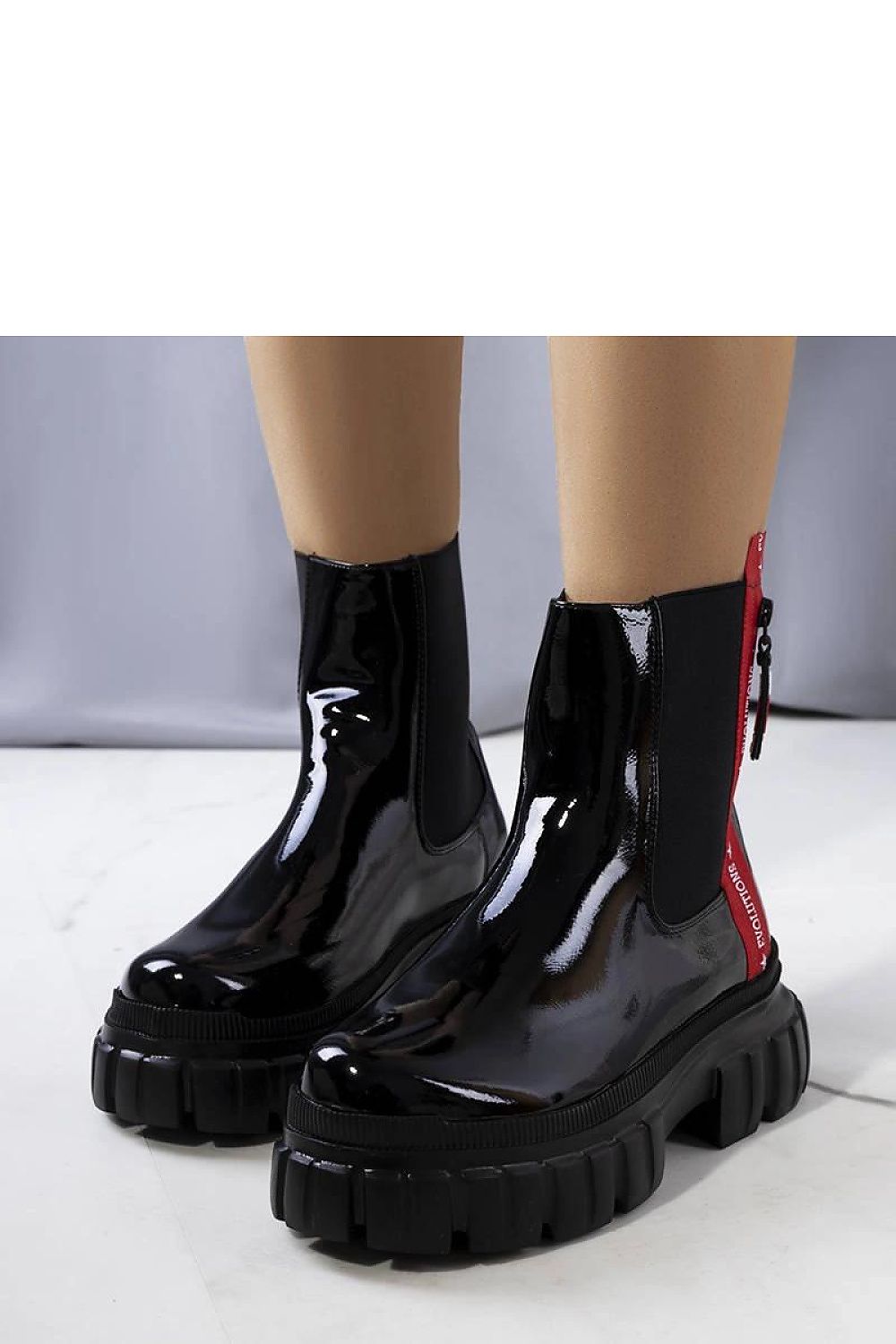 Interior view of Solea Casta ankle boots featuring soft fur lining for comfort and warmth in autumn and winter.