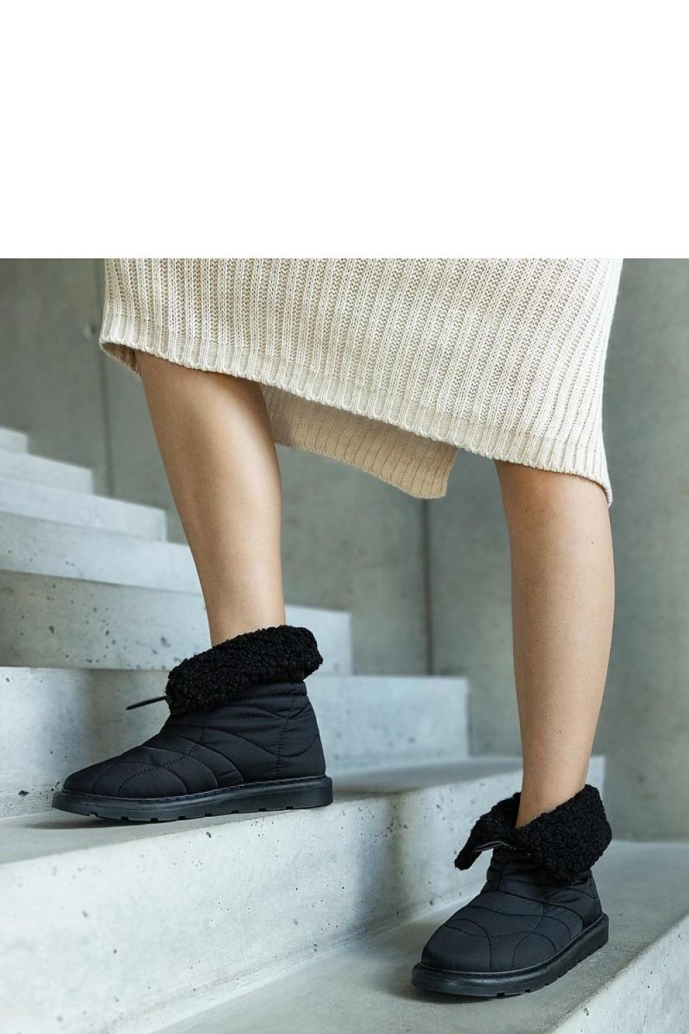 Solea Women's Black Insulated Snow Boots Caellita, showcasing elegant style with a round toe and cuff, designed for winter comfort and warmth.