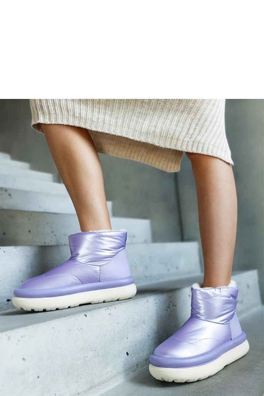 Elegant Solea purple warm snow boots, high-top winter footwear with round toe design, showcasing comfort and style for fashionable winter outfits.