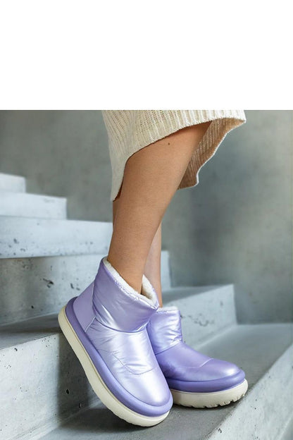 Sophisticated Solea high-top winter boots in purple, crafted for warmth and modern style, perfect for chic winter ensembles.
