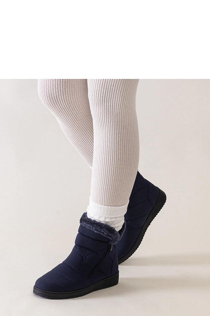 Solea gray snow boots adorned with Khite fur, showcasing the zipper closure for ease and the robust rubber sole for stability.