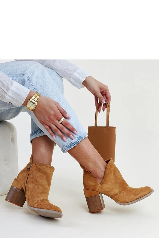 Stylish brown ankle boots with a modern cut-out heel by Solea, showcasing a refined silhouette and perfect for the autumn/winter collection.