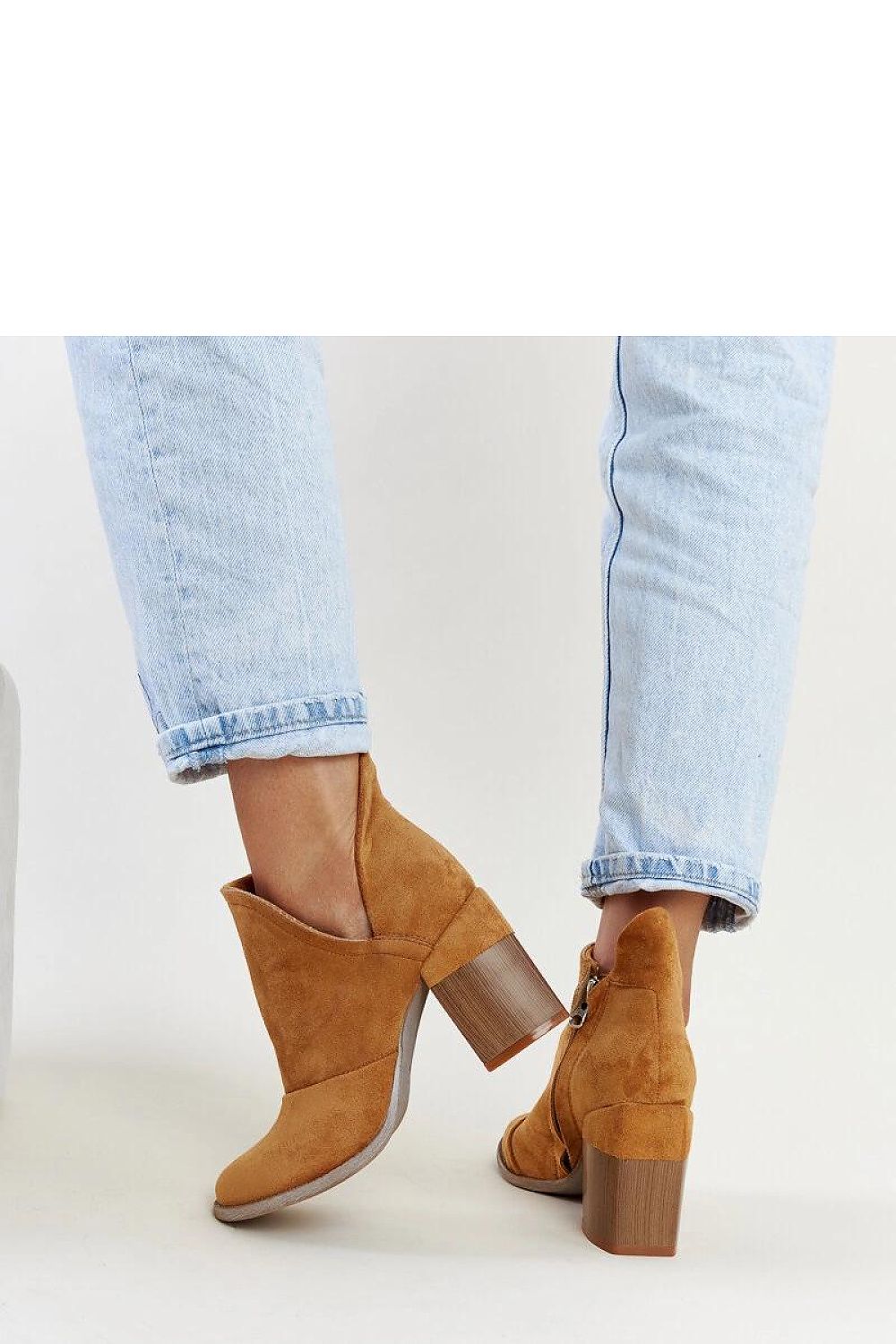 Sophisticated ankle boots with cut-out detail in rich brown, designed by Solea for ultimate comfort and elegance during the colder months.