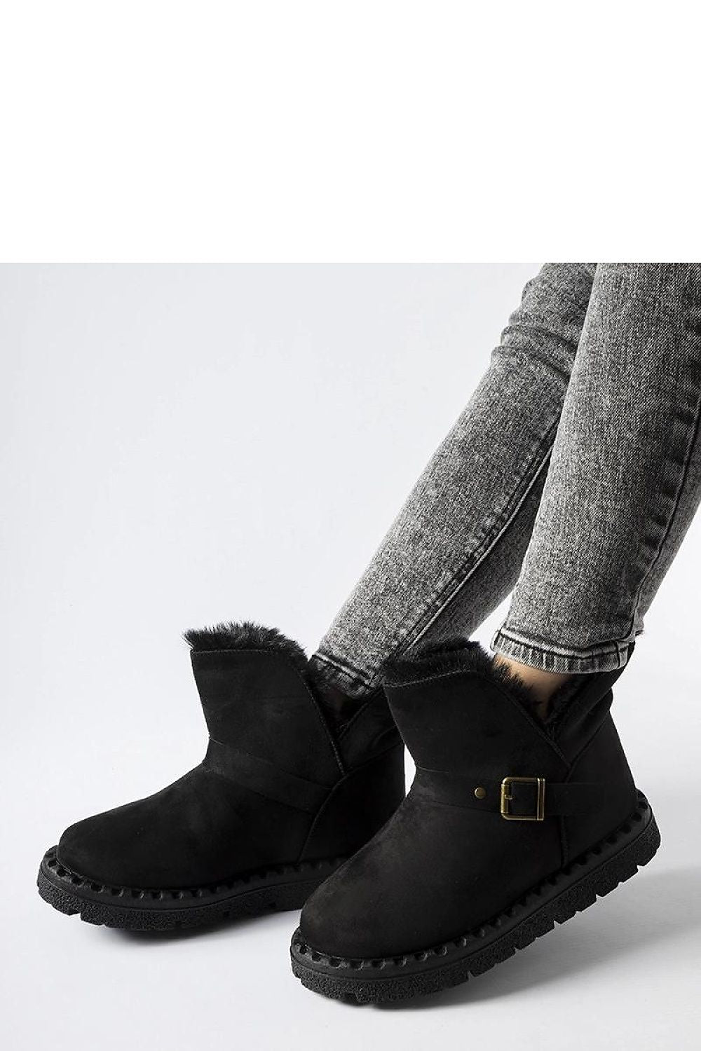 Elegant Solea black snow boots featuring a slip-on style and ankle height, ideal for cold weather fashion.