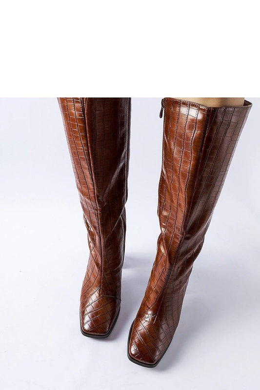Close-up of Solea eco leather heel boots with insulated lining, exemplifying elegance and warmth for winter wear.