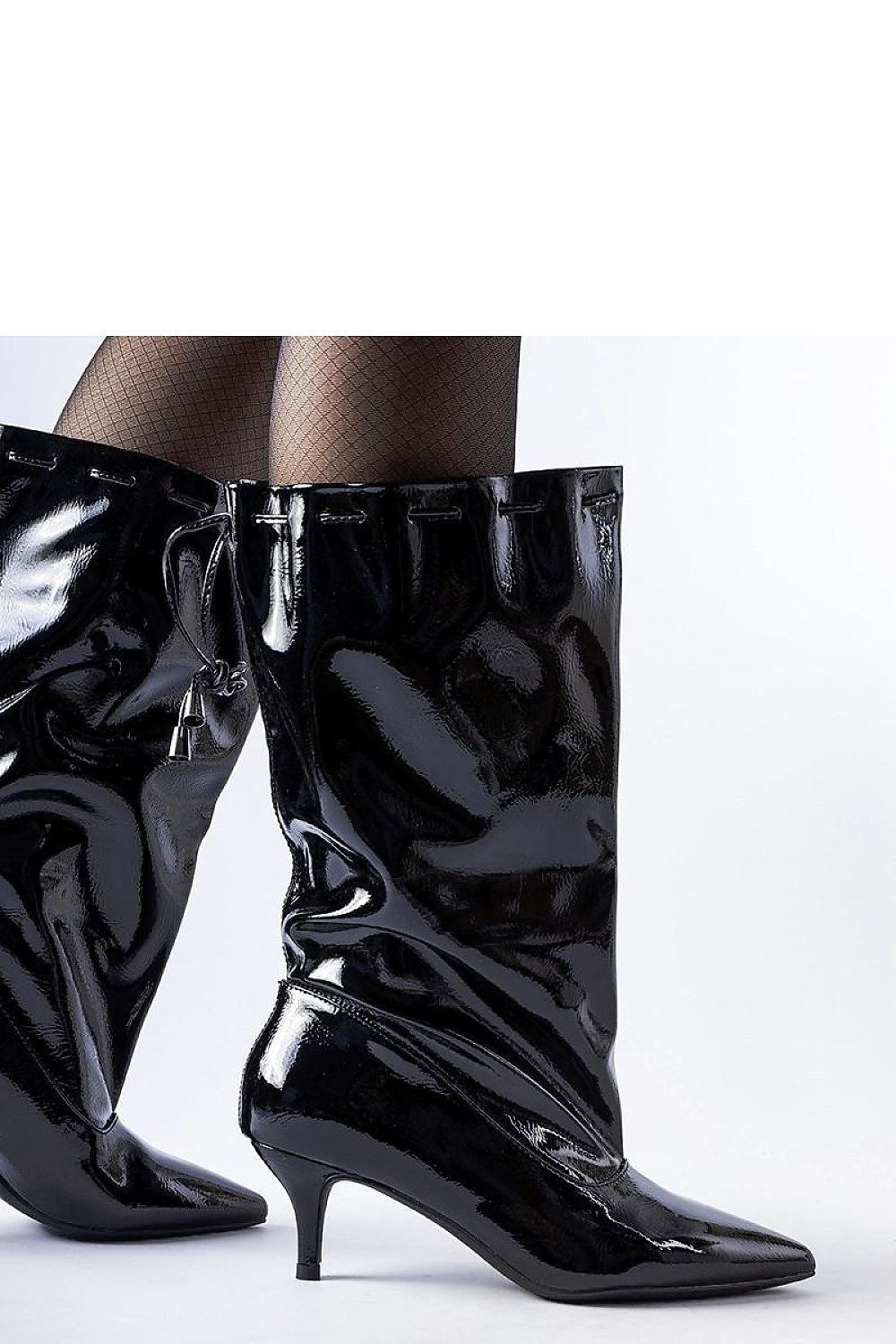 Solea’s luxurious blue Clinton low stiletto boots, crafted in eco leather with a modern aesthetic, ideal for fashionable women this winter.