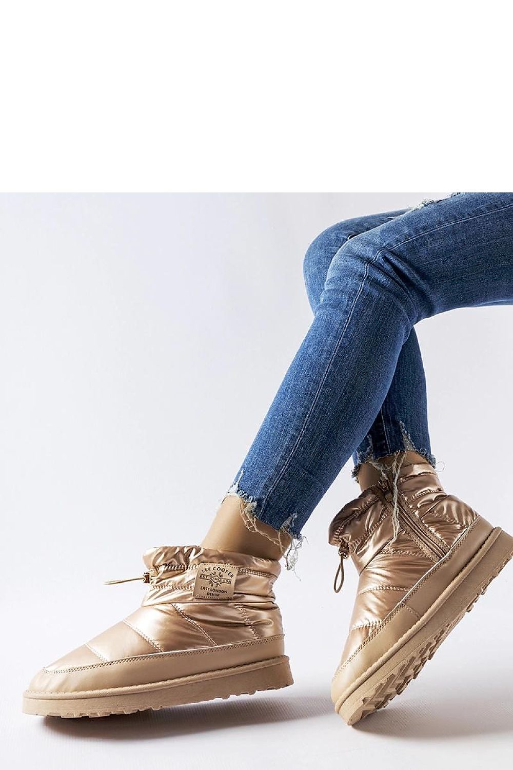 Solea Gold Lee Cooper LCJ-23-44-1965L snow boots made from eco leather, showcasing their luxurious style and insulated design for winter wear.