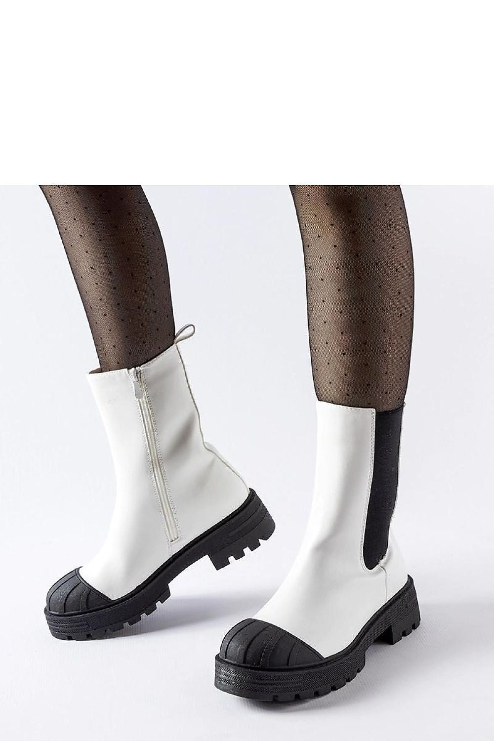 Solea Classic Insulated Sable Boots in White, crafted from eco-friendly leather, perfect for elegant winter outings.