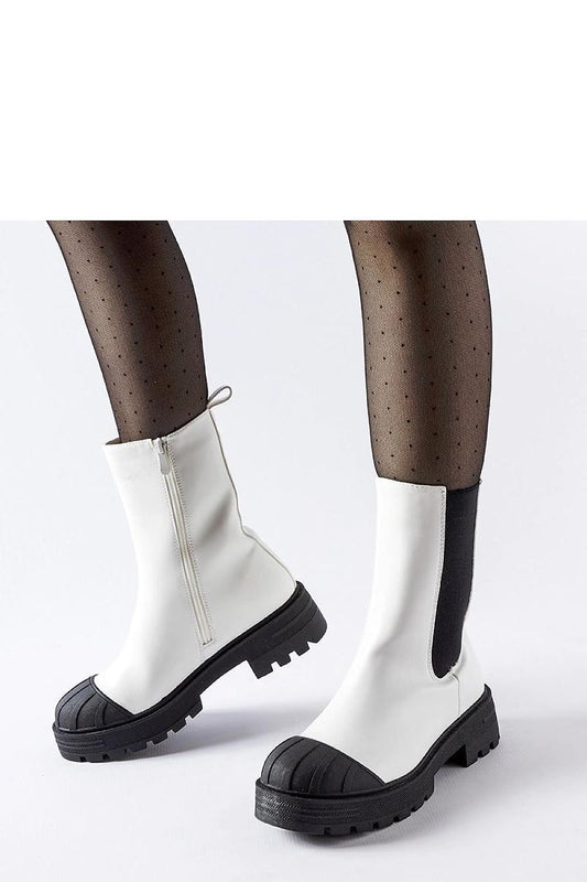 Solea Classic Insulated Sable Boots in White, crafted from eco-friendly leather, perfect for elegant winter outings.