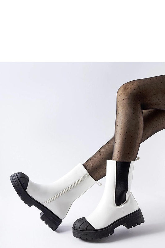 Close-up of Solea's white insulated sable boots featuring a stylish round nose and luxurious eco leather finish.