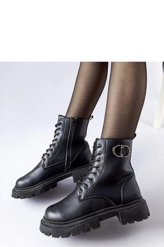 Luxury black insulated zirconia trapper shoes for women by Solea, featuring a round nose and lace-up detailing, perfect for stylish winter outfits.