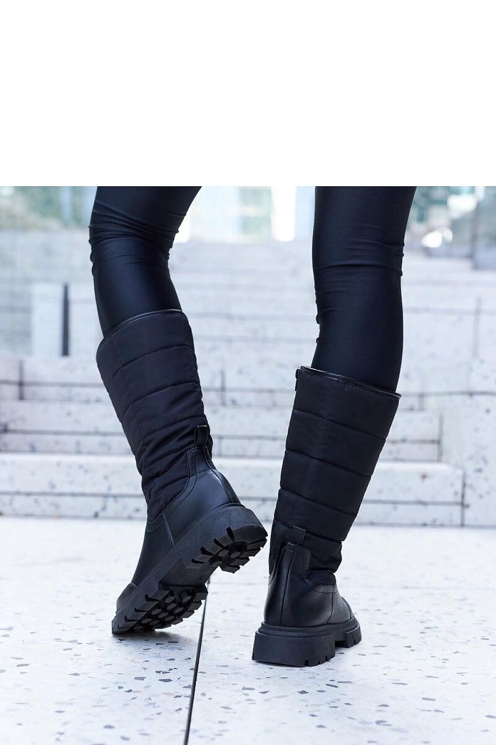 Solea Villafranca Black Insulated Snow Boots displayed in a fashionable winter setting, ideal for chic outdoor excursions.