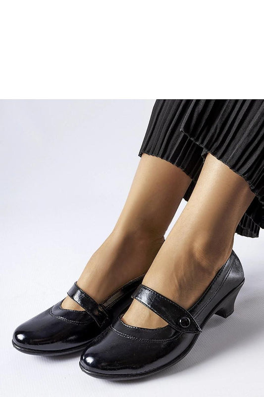 Luxurious Solea black eco-leather stiletto pumps with a medium heel, featuring a sleek lacquered finish, ideal for autumn and winter styling.