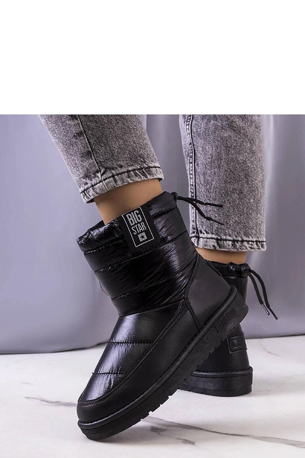 Elegant Solea black snow boots featuring high-quality eco-leather and rubber sole, perfect for cold winter days, with a classic design and insulating fur interior.