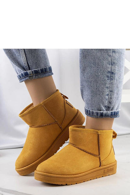 Solea Women's Snow Boots in eco leather, featuring a luxurious faux fur lining for warmth and comfort during winter walks.