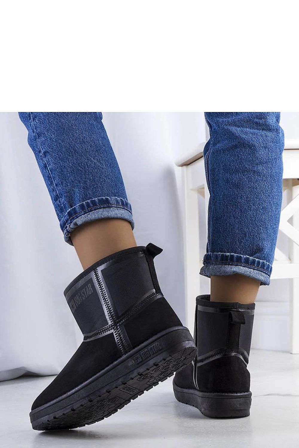 Solea black snow boots designed for women, combining style and warmth, ideal for cold weather, available in EU 36-41, US 5.5-10.5.