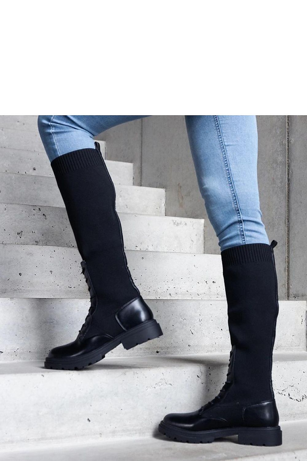 Fashionable green thigh-high boots by Solea with a stable platform and chic styling for autumn and winter wear.