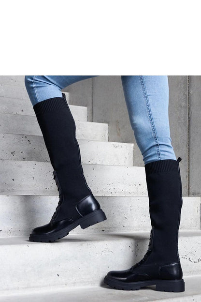 Fashionable green thigh-high boots by Solea with a stable platform and chic styling for autumn and winter wear.