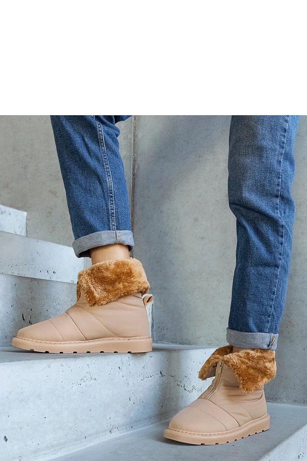 Solea Insulated Snow Boots with a high platform, emphasizing modern style and warmth, ideal for a fashionable winter ensemble.