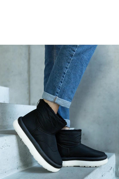 Luxurious Solea Purple Warm Snow Boots designed with insulation and a medium heel for ultimate elegance and warmth.