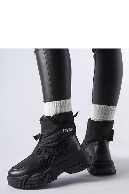 Chic Women's Black Snow Boots with Velcro from Solea, offering warmth and stability, ideal for fashionable winter outings.