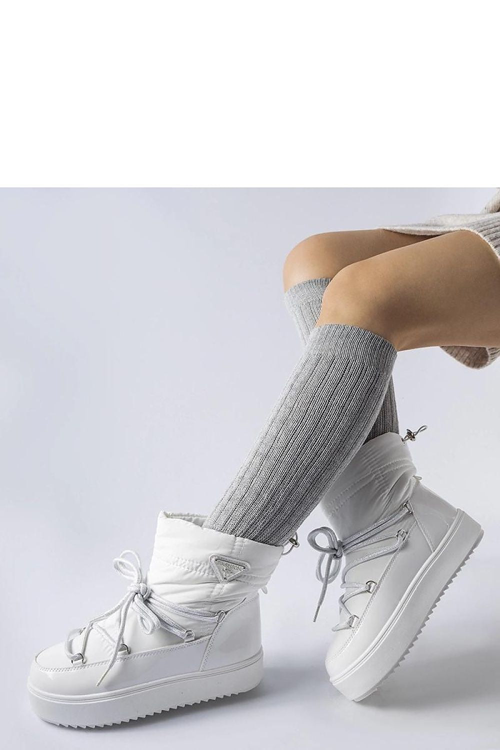 Solea White Insulated Snow Boots Oslavia - a perfect blend of comfort and elegance, perfect for winter adventures.