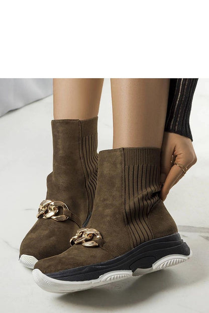 Elegant beige insulated Solea Ulster boots with chain detail, crafted from high-quality faux suede and featuring warm lining - available in EU sizes 36-41 and US sizes 5.5-10.5.