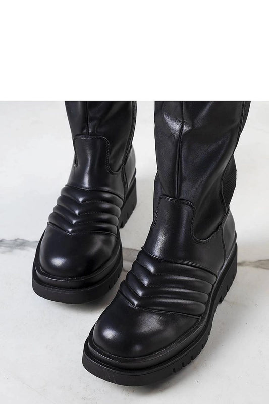 Elegant Black Thigh-High Boots by Solea, crafted from eco-leather with a stylish zipper fastening for easy wear, perfect for a sophisticated autumn look.