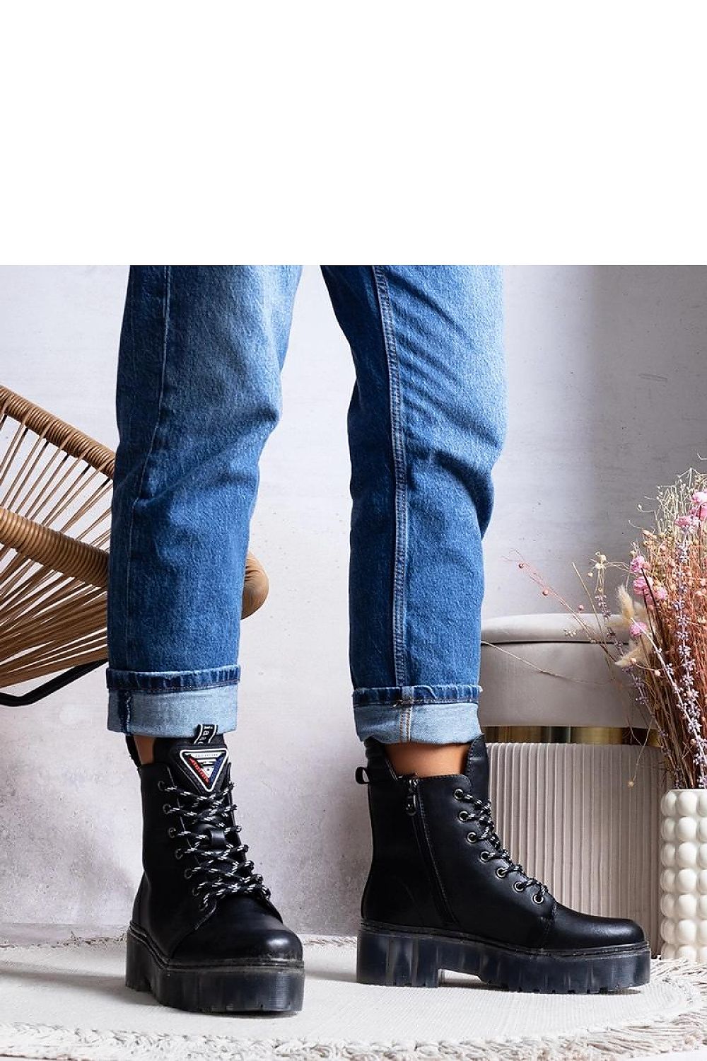 Close-up view of Solea Charlton Ankle Boots showcasing the high-quality matte natural leather and inner zipper fastening, perfect for autumn-winter wear.