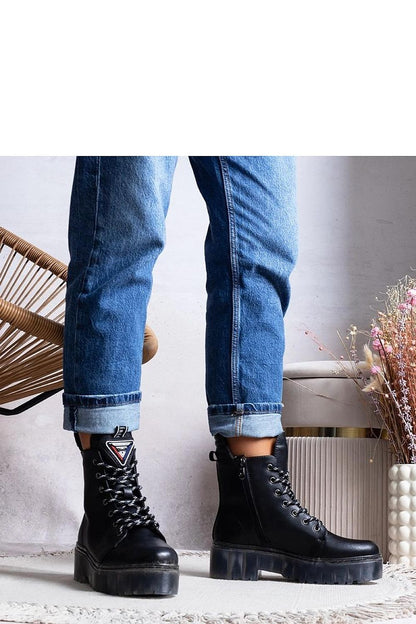 Close-up view of Solea Charlton Ankle Boots showcasing the high-quality matte natural leather and inner zipper fastening, perfect for autumn-winter wear.