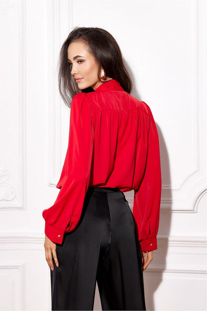 Close-up of the Elegant Roco Fashion Blouse with Long Puffy Sleeves and Decorative Tie, featuring sophisticated details and a modern silhouette, catering to sizes EU 36-42 and US 4-10.