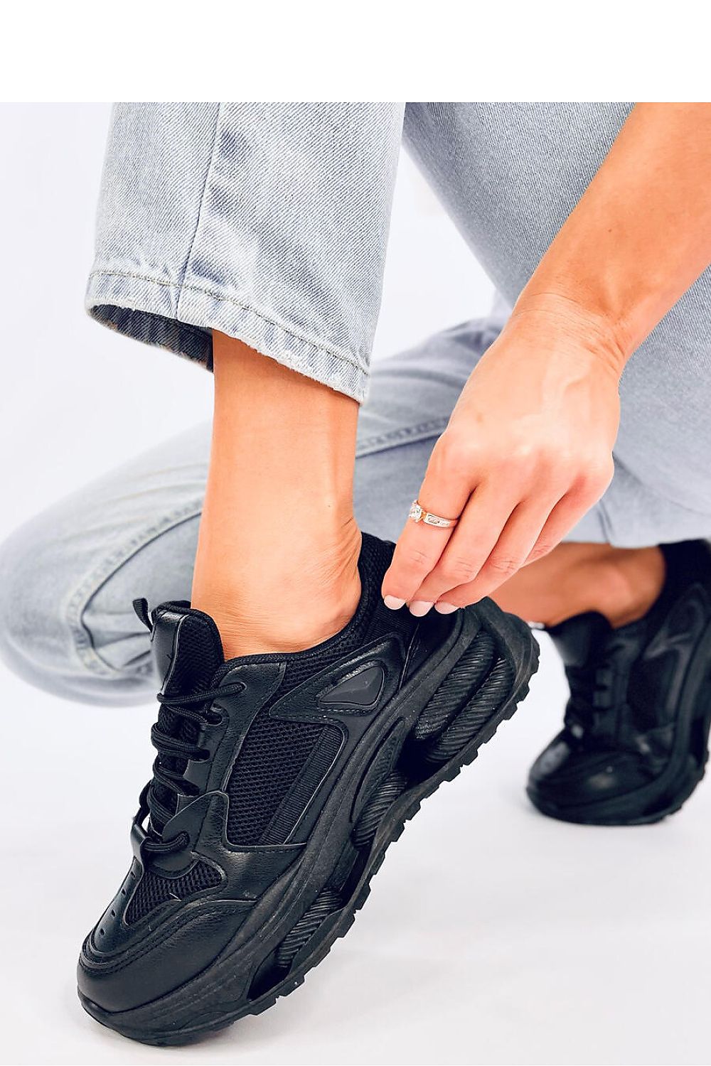 Elegant Laced Sneakers from Inello, sophisticated women's sports shoes with a modern thick sole design, available in sizes EU 36-41, US 5.5-10.5.