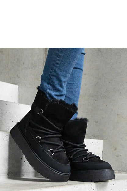 Solea Black Snow Boots For Women showcasing Andra Platform style, crafted from high-quality synthetic leather with a comfortable warm lining, ideal for luxurious winter outings, available in EU sizes 36-41, US 5.5-10.5.