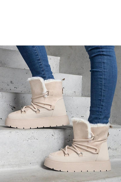 Chic and modern Solea Black Snow Boots For Women showcasing the Andra platform. Ideal for winter, available in EU sizes 36-41 and US sizes 5.5-10.5, featuring premium warm lining.