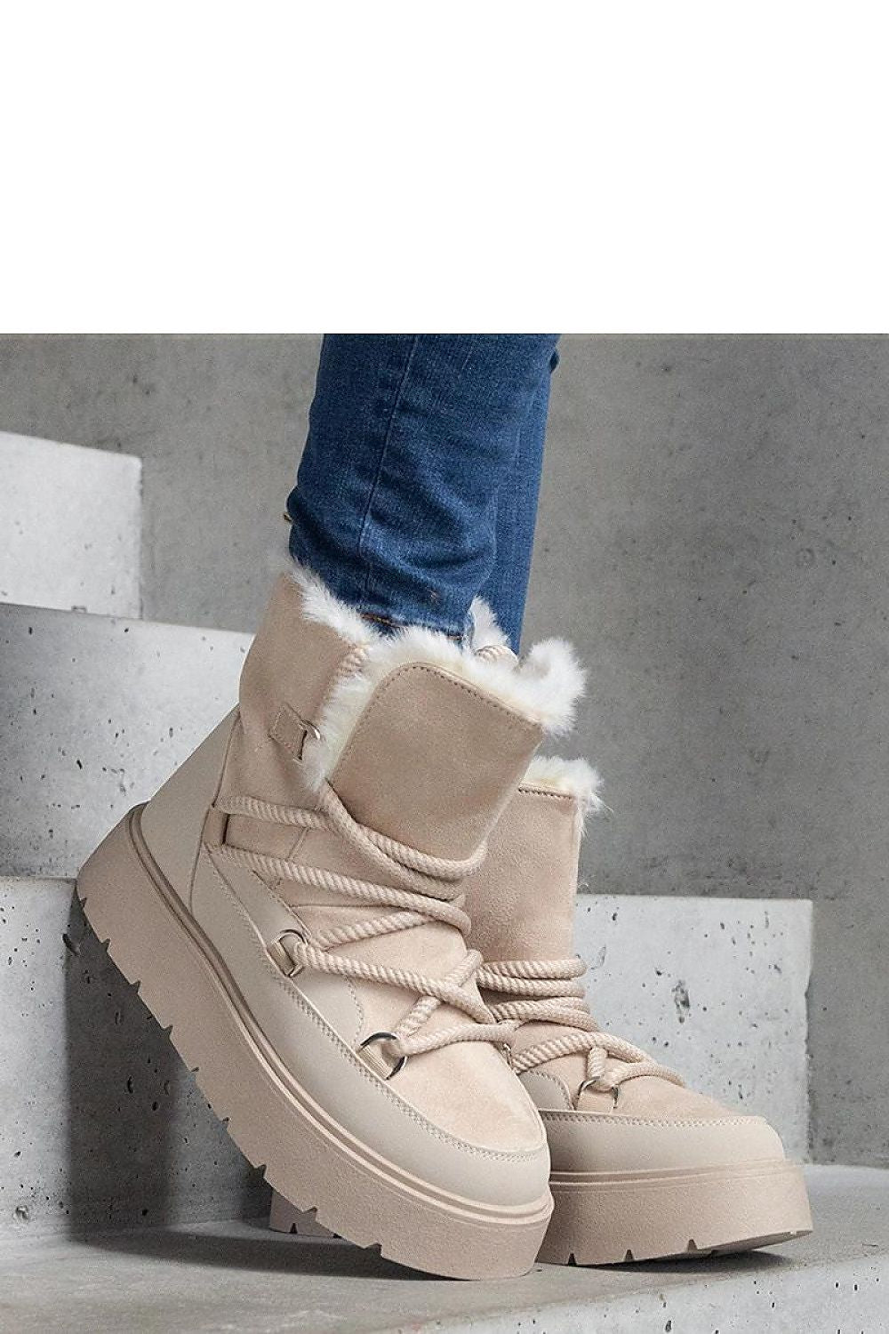 Sophisticated Solea Black Snow Boots For Women designed with an Andra platform, offering both elegance and warmth. Available in EU sizes 36-41 and US sizes 5.5-10.5.