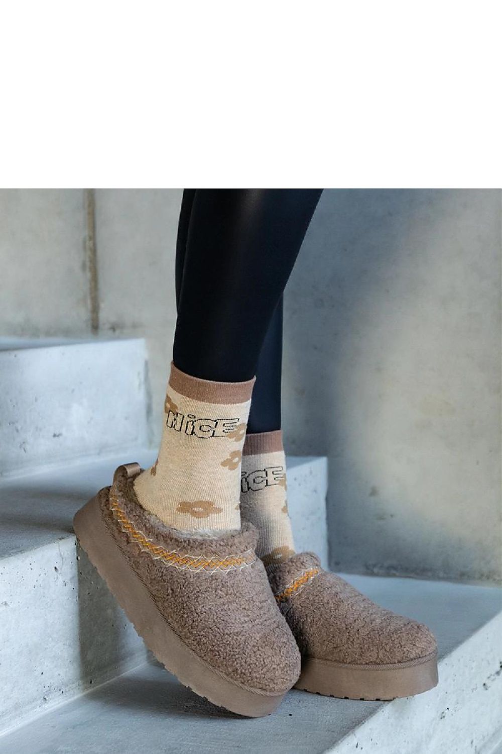 Elegant Solea Brown Snow Boots featuring a low shaft and intricate embroidered design, perfect for cold weather, EU 36-41 | US 5.5-10.5.