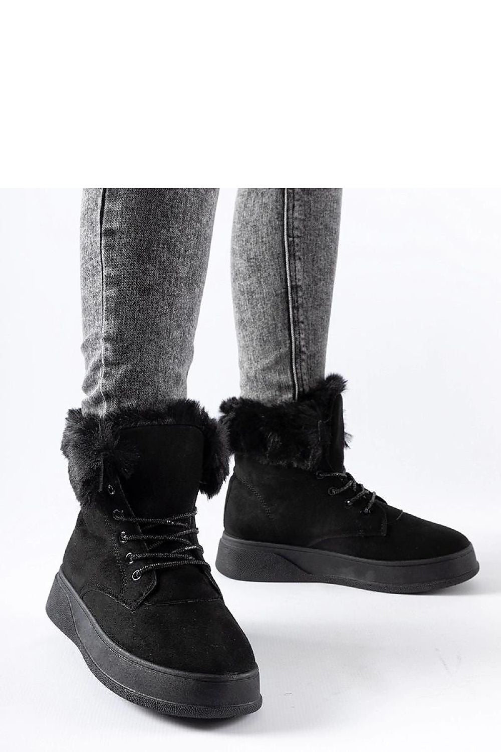 Solea luxurious black eco leather snow boots on Oliverio platform, ensuring warmth and style for winter days.