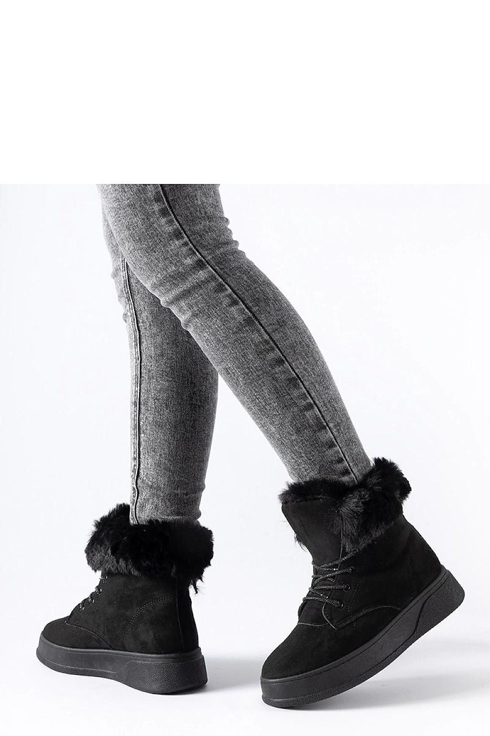 Elegant Solea insulated black snow boots with a round toe and rubber sole, perfect for fashionable winter footwear.