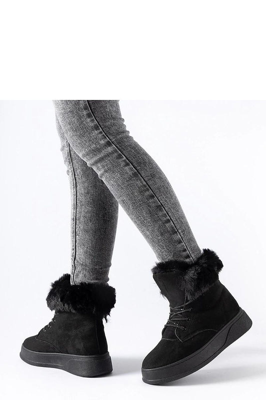 Elegant Solea insulated black snow boots with a round toe and rubber sole, perfect for fashionable winter footwear.