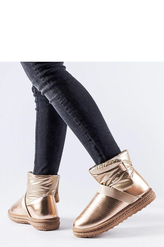 Elegant brown short snow boots Delaune by Solea featuring a velcro closure, designed for style and comfort in winter with insulation and a chic platform.