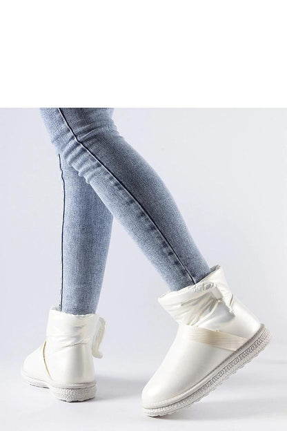 Stylish and practical brown short snow boots Delaune by Solea, perfect for winter activities and fashion.